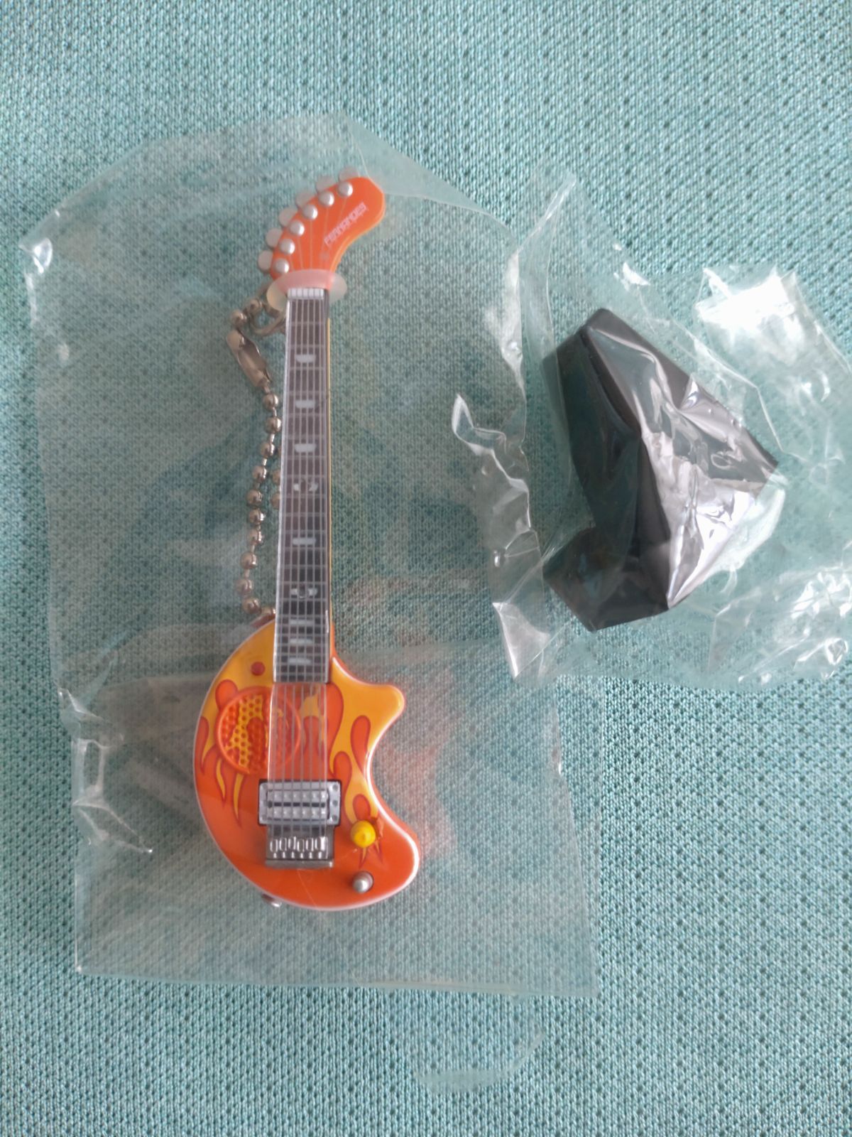 FERNANDES ZO-3ギターマスコット【未使用】ファイヤーイエロー⑥ ☆1