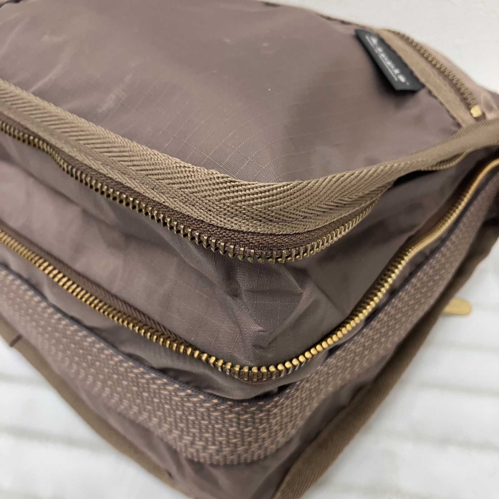 2744 LeSportsac レスポートサック ショルダーバッグ 斜めがけ 紐調節 