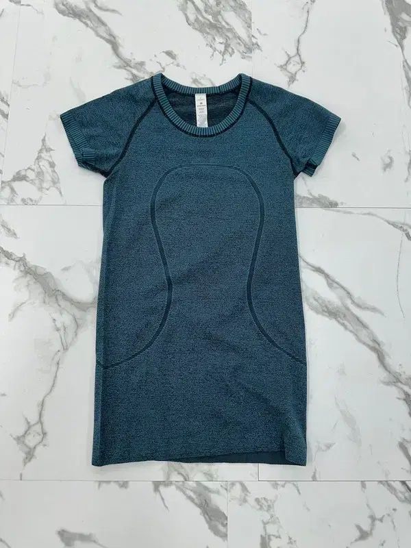 lululemon ブルー ロゴ パータン 半袖 Tシャツ