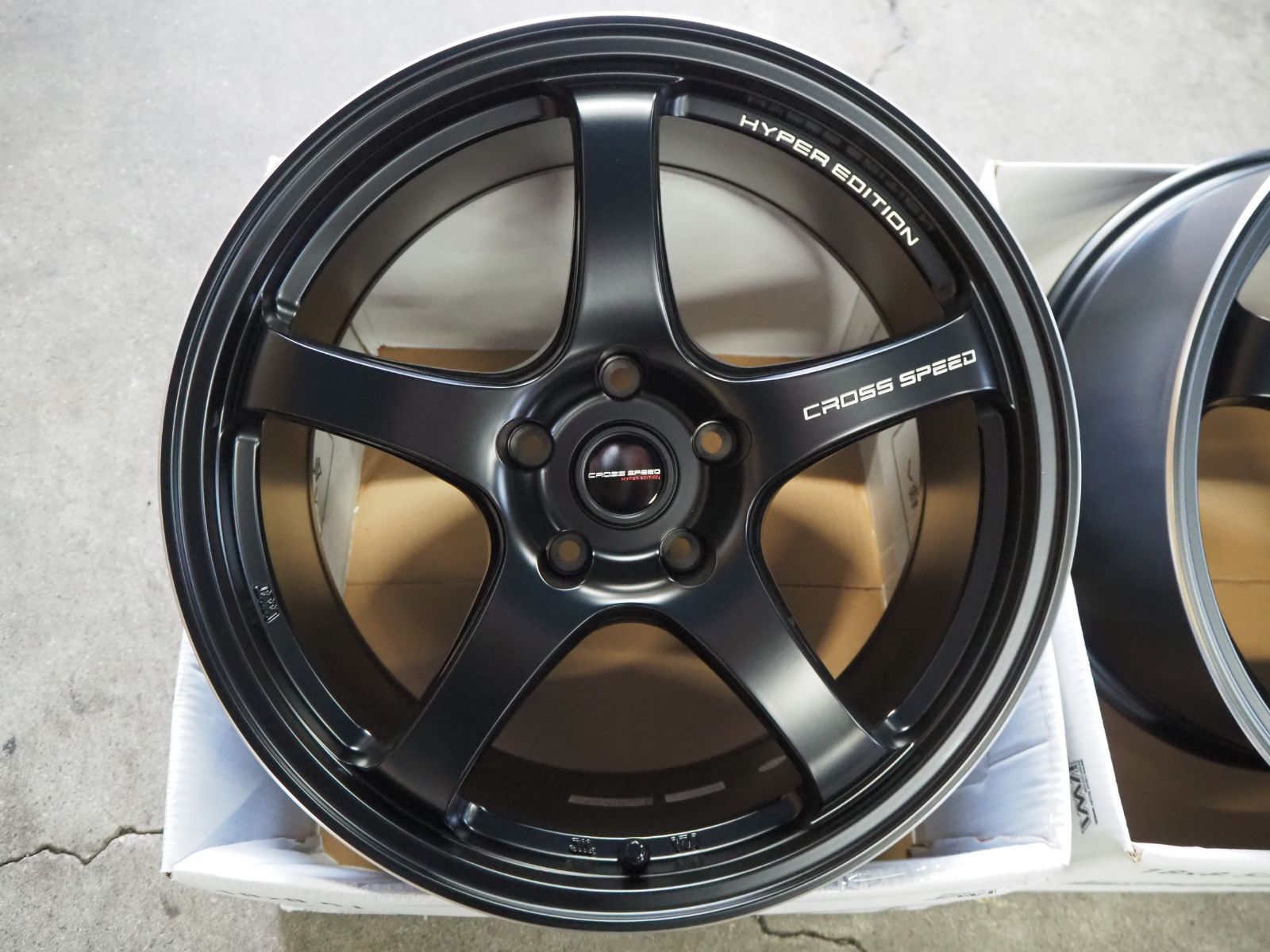 ★5本スポーク★18インチ8.5J+45/9.5J+45 5H100 新品 人気 軽量 クロススピード ハイパーエディション CR5 ブラック 前後違い ホイール1台分 カローラスポーツ セリカ プリウス 86 BRZ