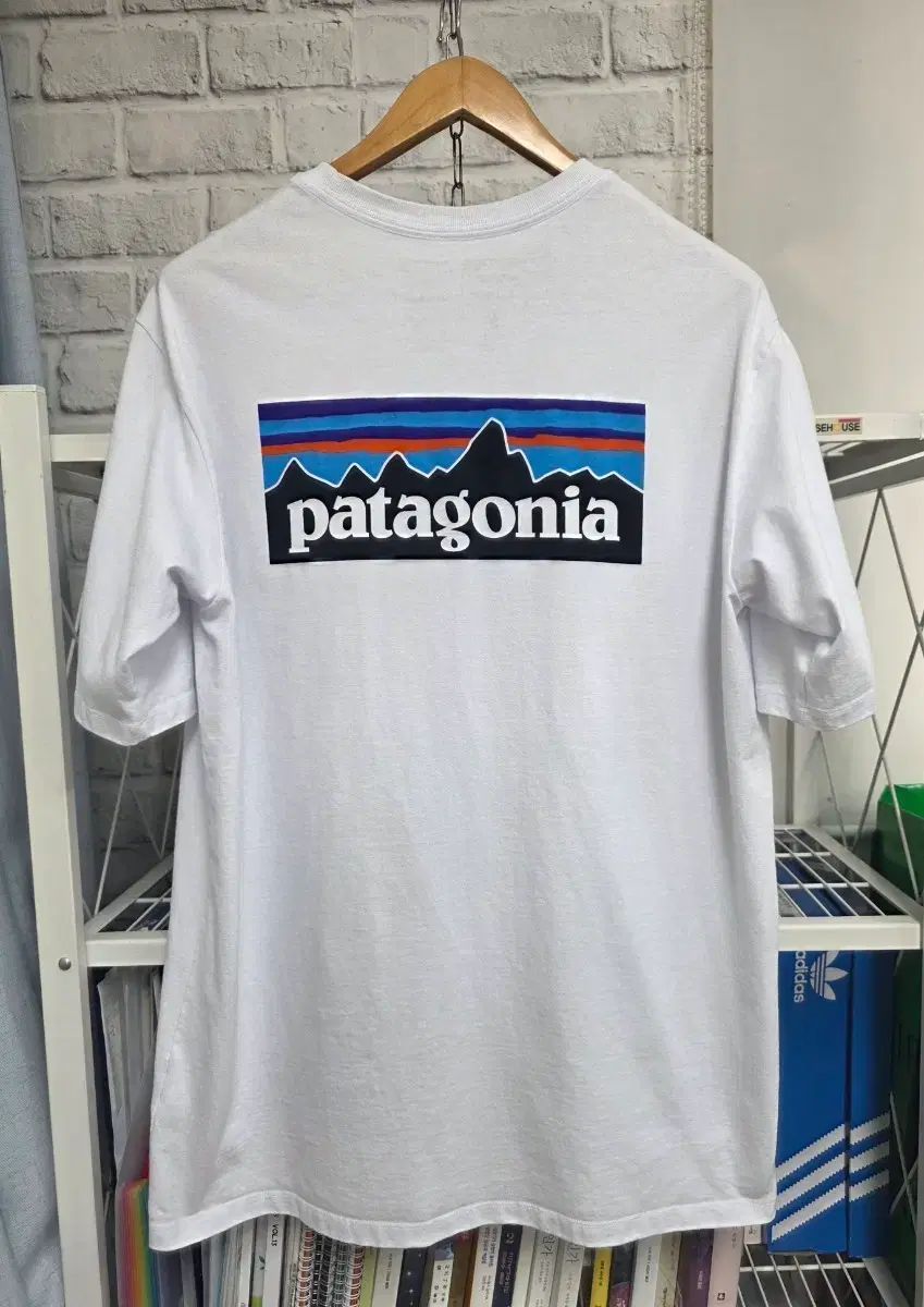 パタゴニア メンズ 半袖Tシャツ 100 メンズ P-6 リスポンシビリティ 白 MN58