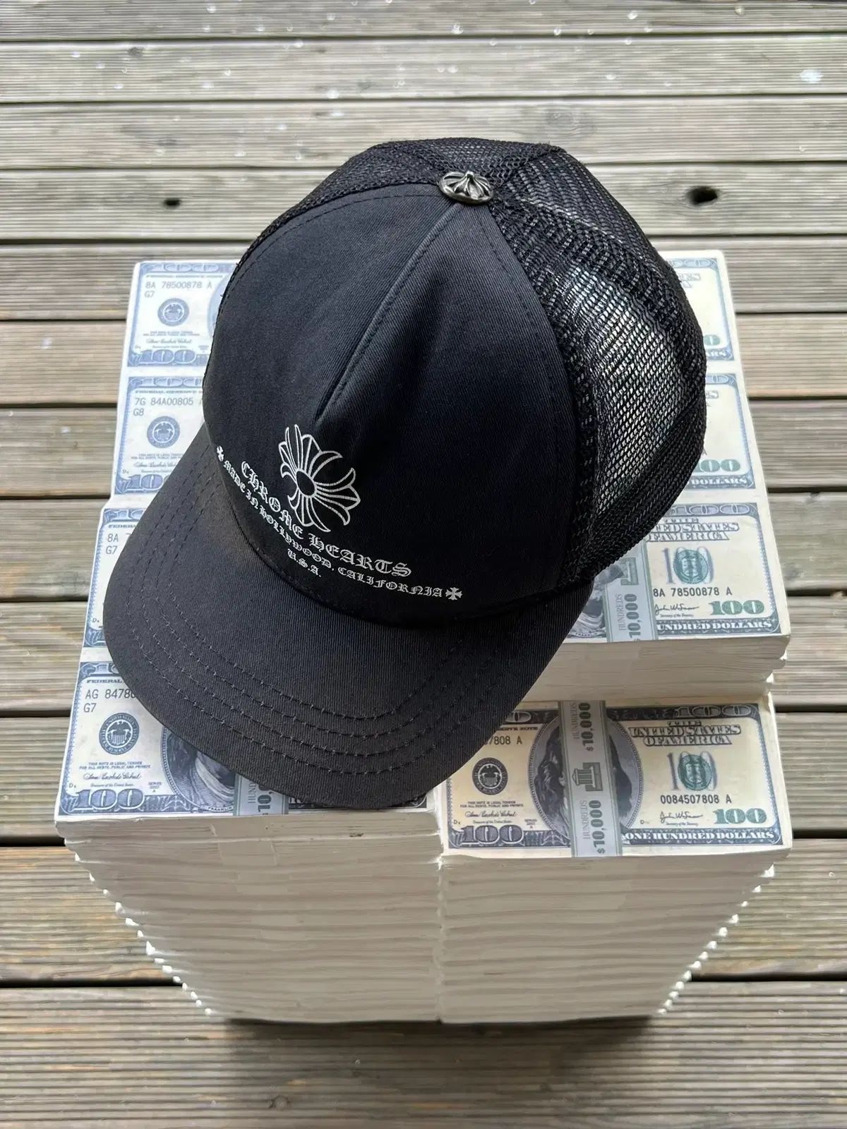 CHROME HEARTS クロムハーツ プリント クロス トラッカー キャップ 