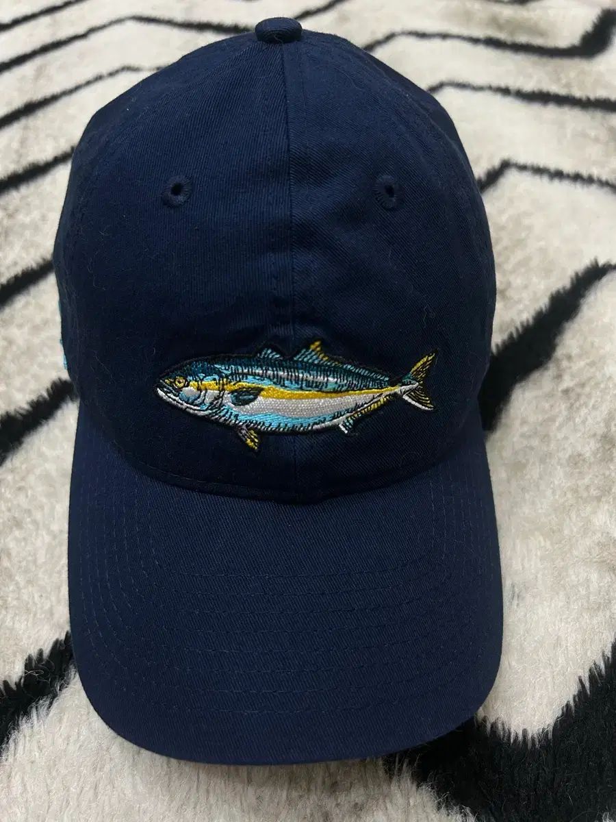 NEW ERA x DAIWA 刺繍 ベースボールキャップ / ネイビー