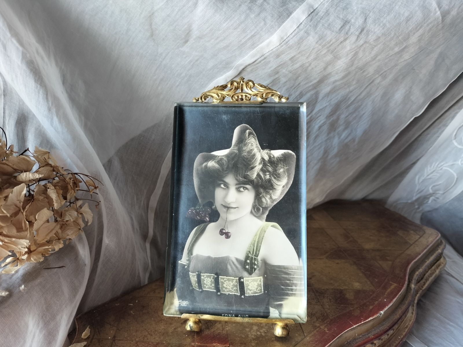 フランス アンティーク　真鍮装飾　クリスタル　写真たて　フォトスタンド　１９００年