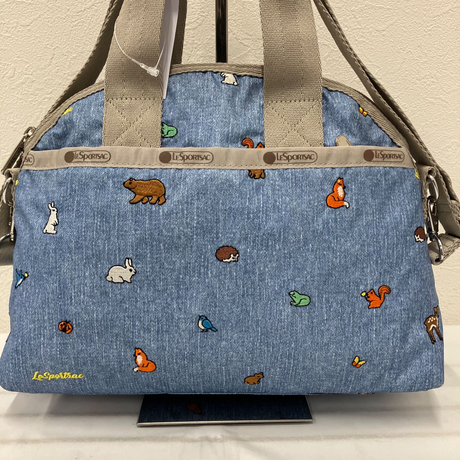2734　LeSportsac　レスポートサック　ハンドバッグ　 2way　ショルダーバッグ　YORK SATCHEL　 ヨークサッチェル　ウェイクアップアニマルズ　 動物　刺繍　デニム調　水色系　ナイロン　 軽量　レディース