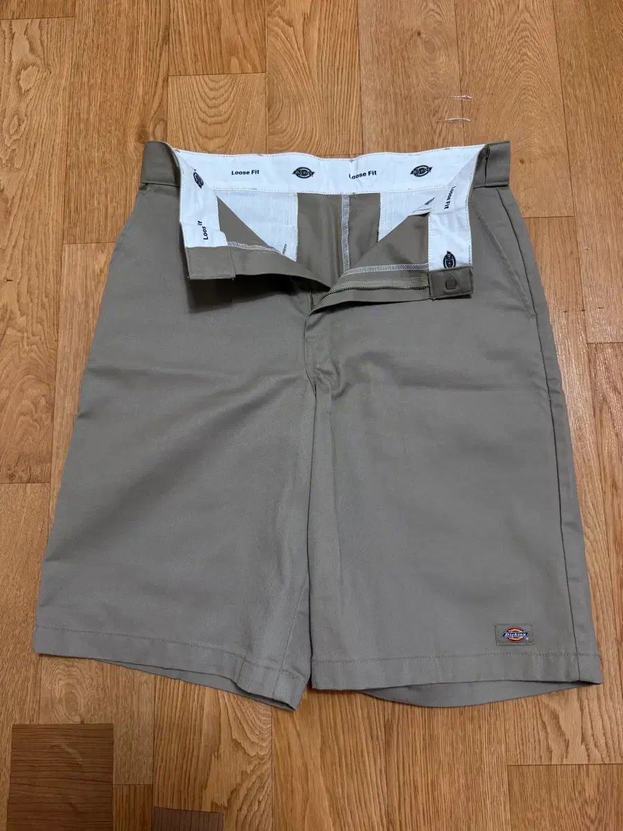 42283 ルーズフィット ウォーク ショーツ Khaki