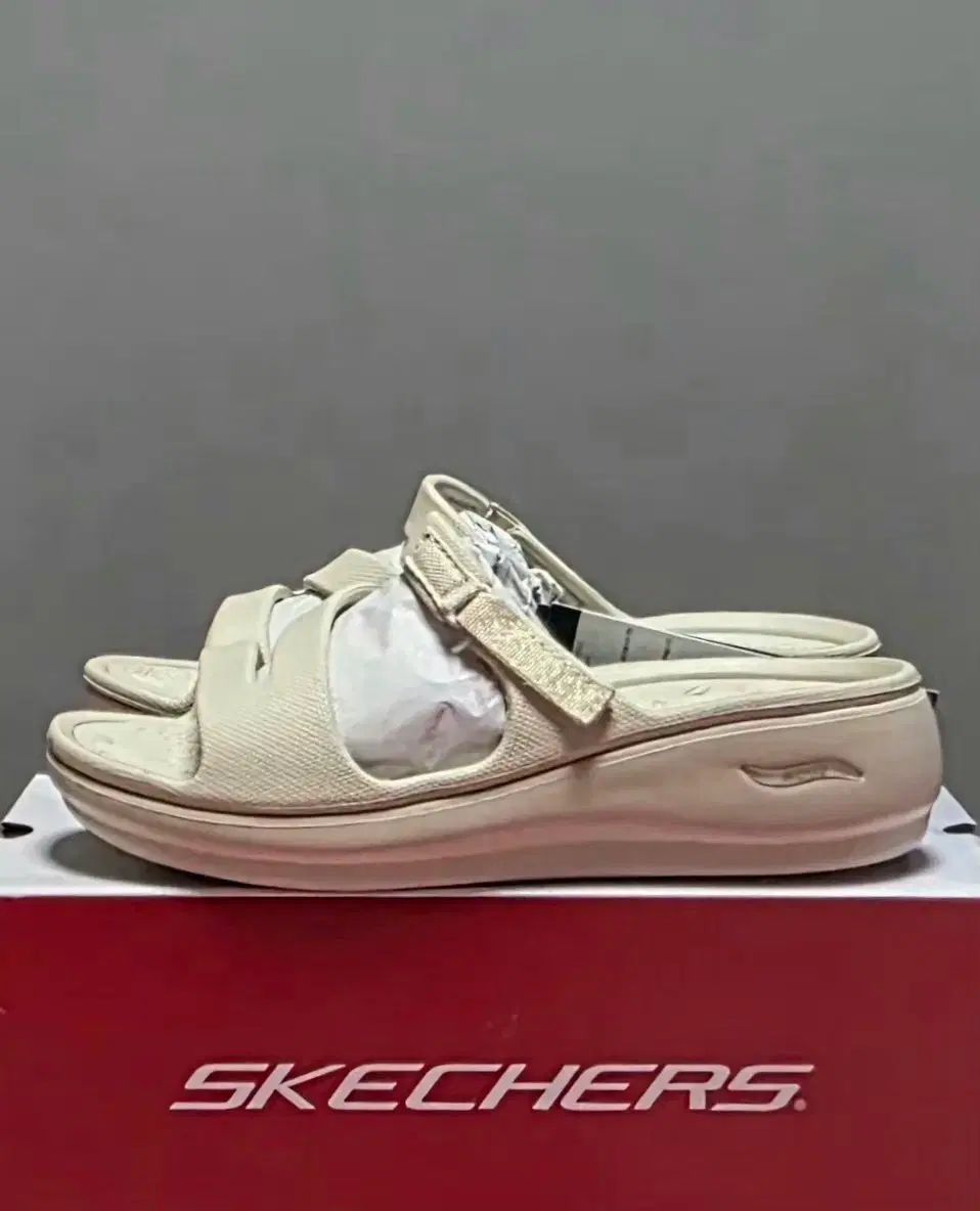 SKECHERS スケッチャーズ アーチフィット サンダル 新品
