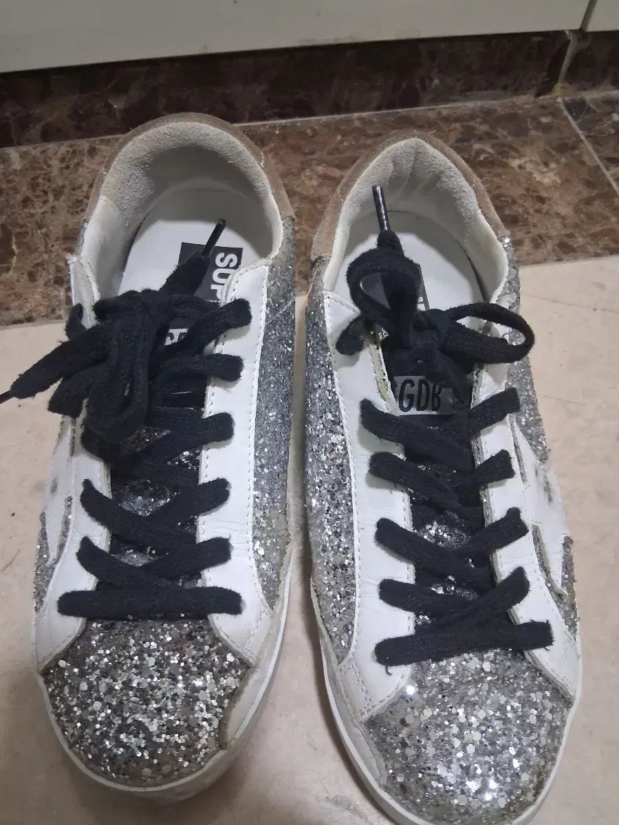 ゴールデン グース SuperStar 正規品 銀色