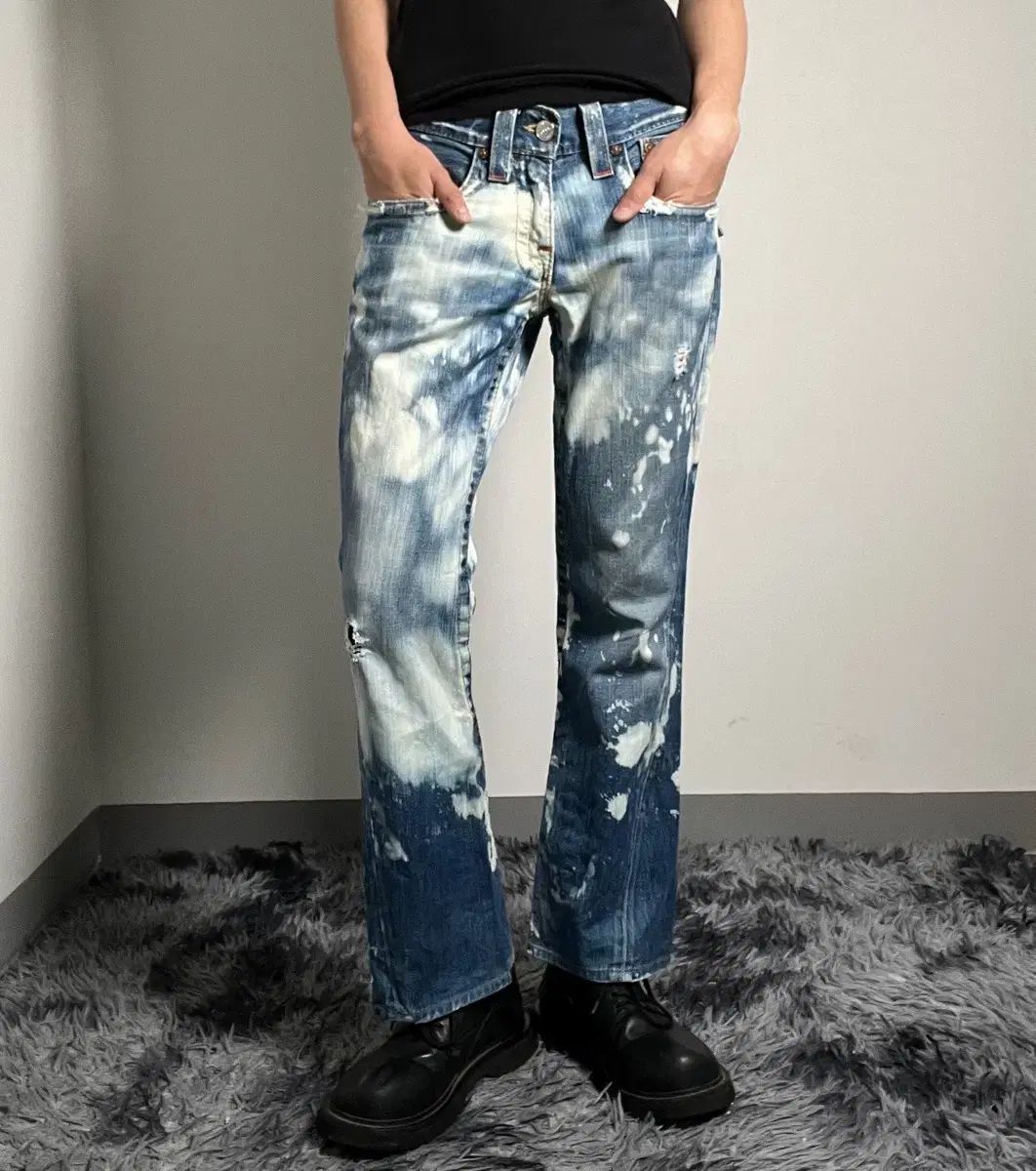 トゥルーレリジョン ジョイ ブリーチ ウォッシュ ブーツカット デニム パンツ 29