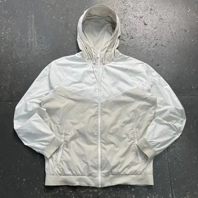 100 NIKE ウィンドランナー ウィンドブレーカー