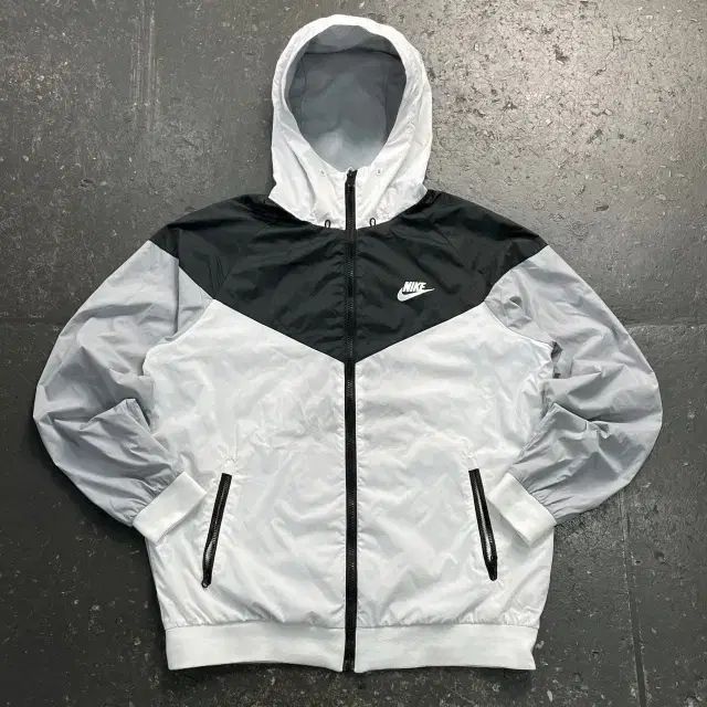 100 NIKE ウィンドランナー ウィンドブレーカー 4,517円