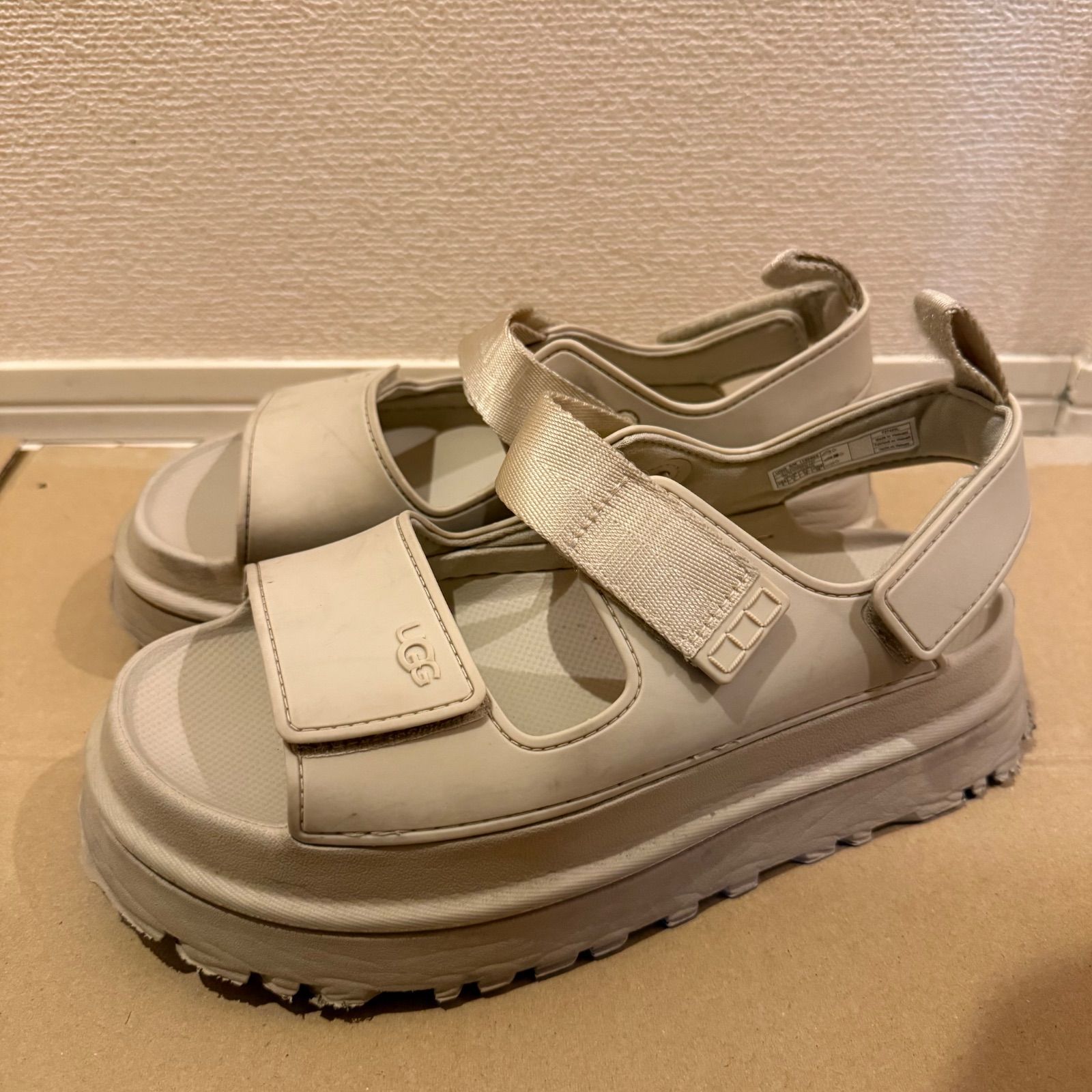 【値下げ可能！】UGG GOLDENGLOW BLACK アグ　ゴールデングロウ　ベージュ　beige 25cm、USW8