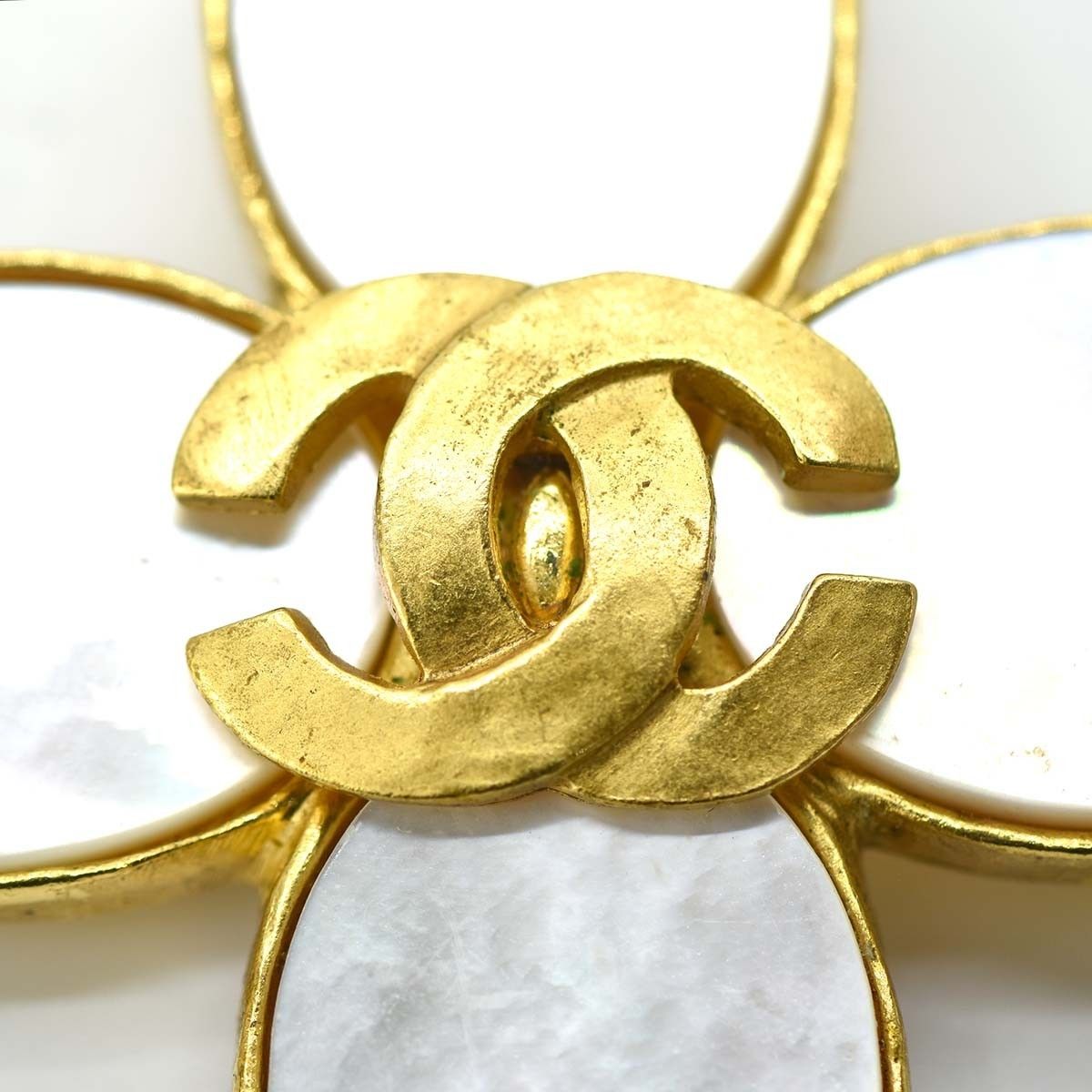 【超希少】CHANEL クロスモチーフ ブローチ ココマーク 95A 赤 ブローチ CHANEL シャネル ココマーク 95A ホワイト シェル