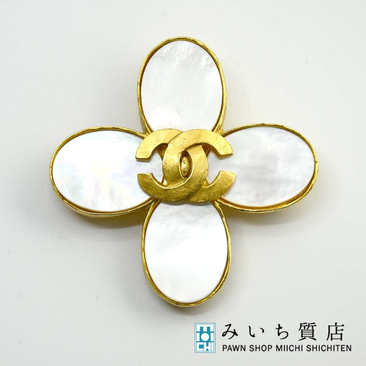 ブローチ CHANEL シャネル ココマーク 95A ホワイト シェル