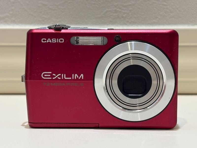 CASIO EXILIM EX-Z700 レッドカラー Amazon | CASIO デジタルカメラ EXILIM ZOOM EX-Z700 レッド