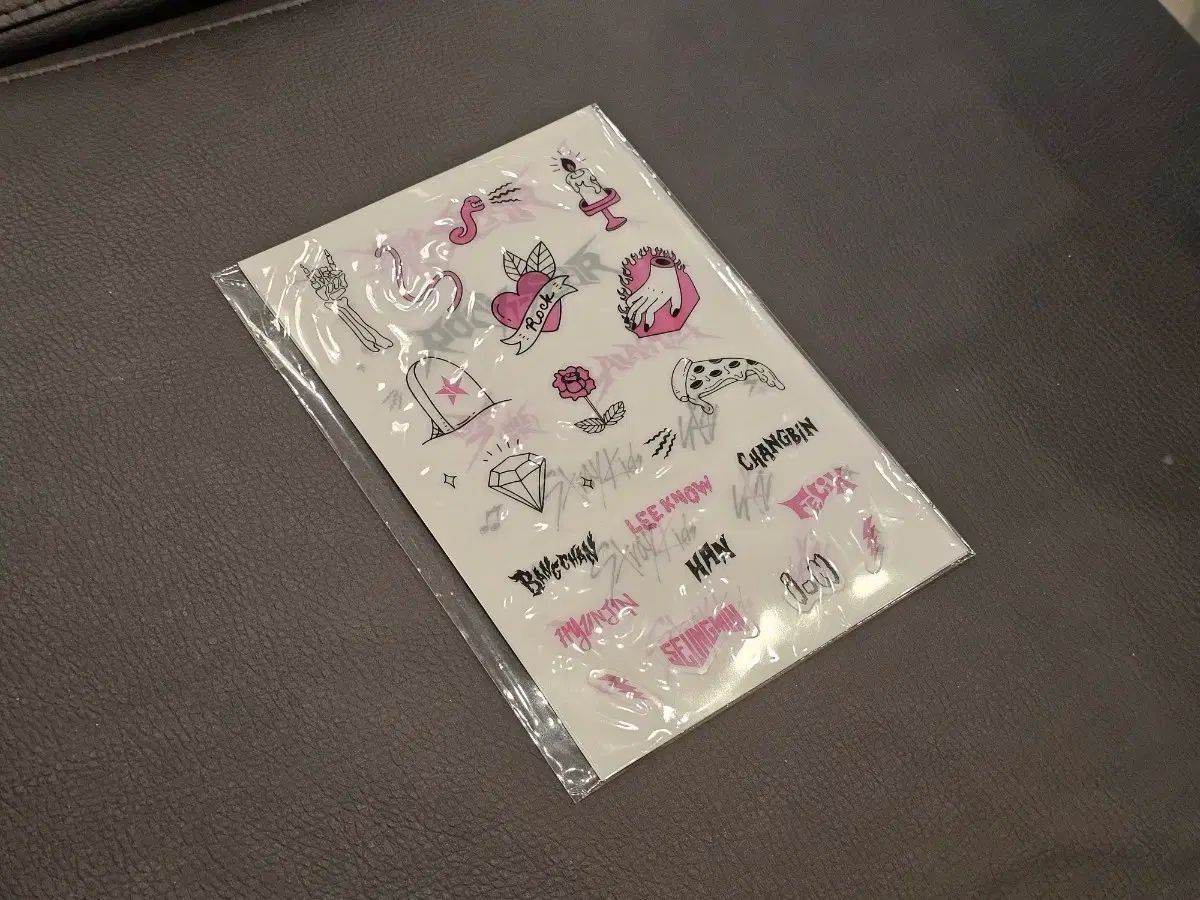 Stray Kids(ストレイキッズ・スキズ・SKZ) スキズ ROCKSTAR 락 TATTOO ステッカー ポップアップ 公式 グッズ 未開封 新品