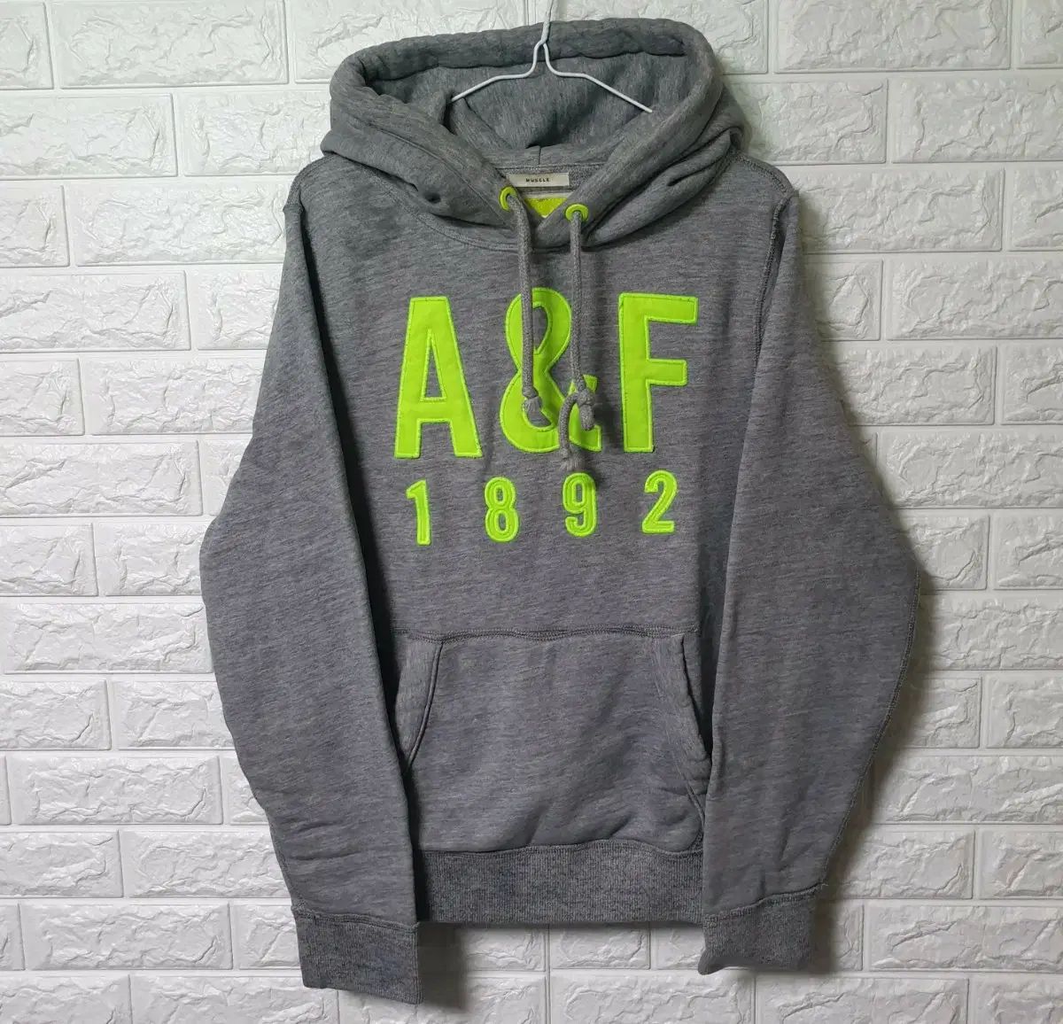 アバクロンビー フード付きTシャツ 出品