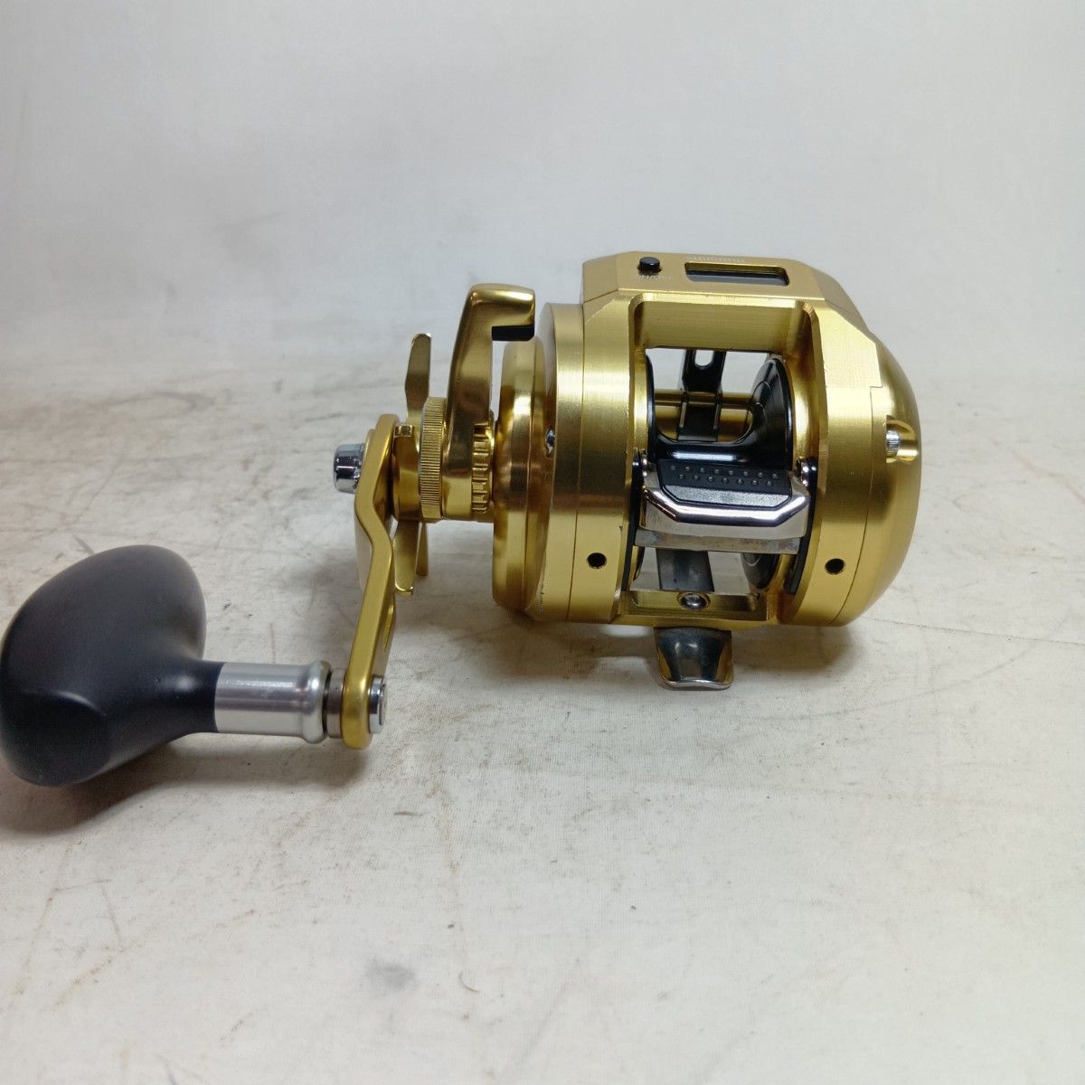 SHIMANO CALCUTTA ゴールド ベイトリール SHIMANO CALCUTTA ベイトリール ゴールド - メルカリ