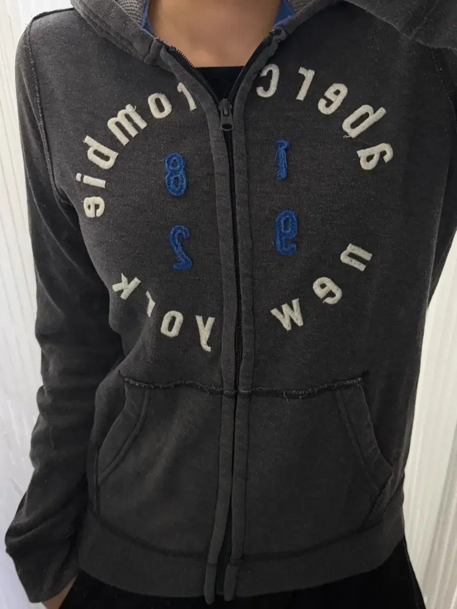 アバクロンビー グレー WHO ジップアップ キッズ XL