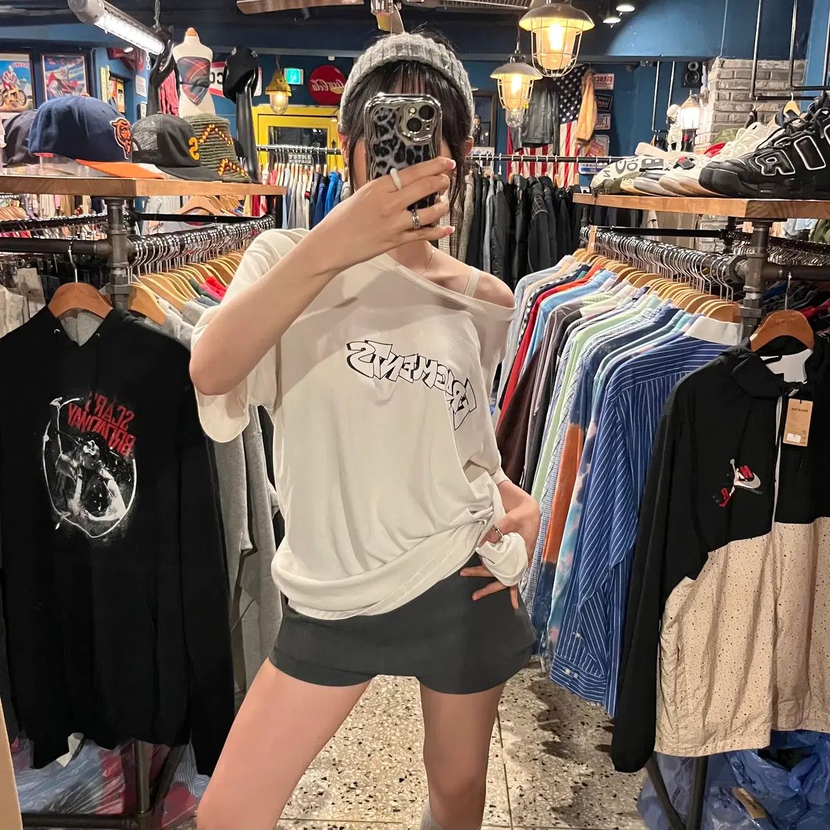 MCM エム シー エム グラフィティ ロゴ Tシャツ