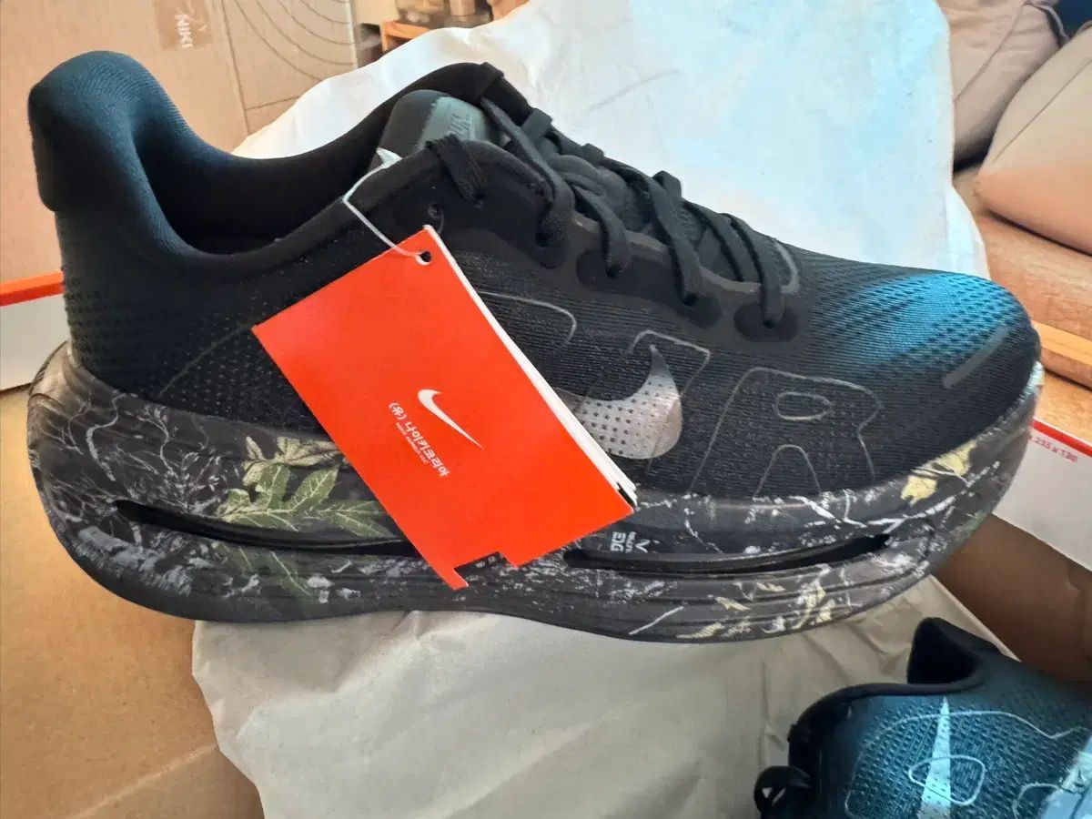 ナイキコリアテック/新品 NIKE ボメロ プレミアム (270)