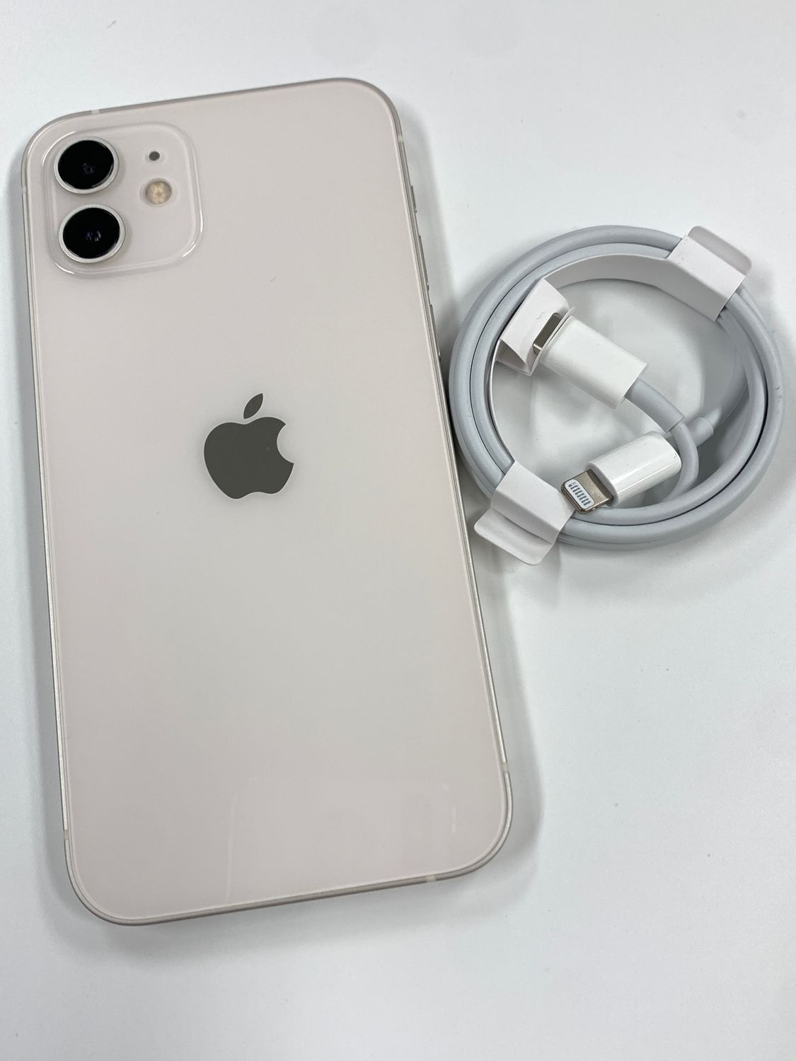 iPhone 12 64GB ホワイト SIMフリー バッテリー100% - メルカリ