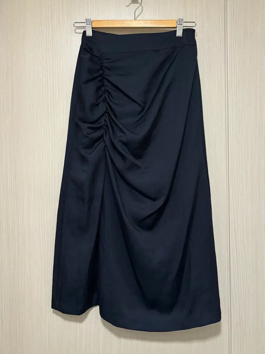 新品半額シャーリングシャーリングシャーリングシャーリングバンディングロング丈スカート ディープネイビー