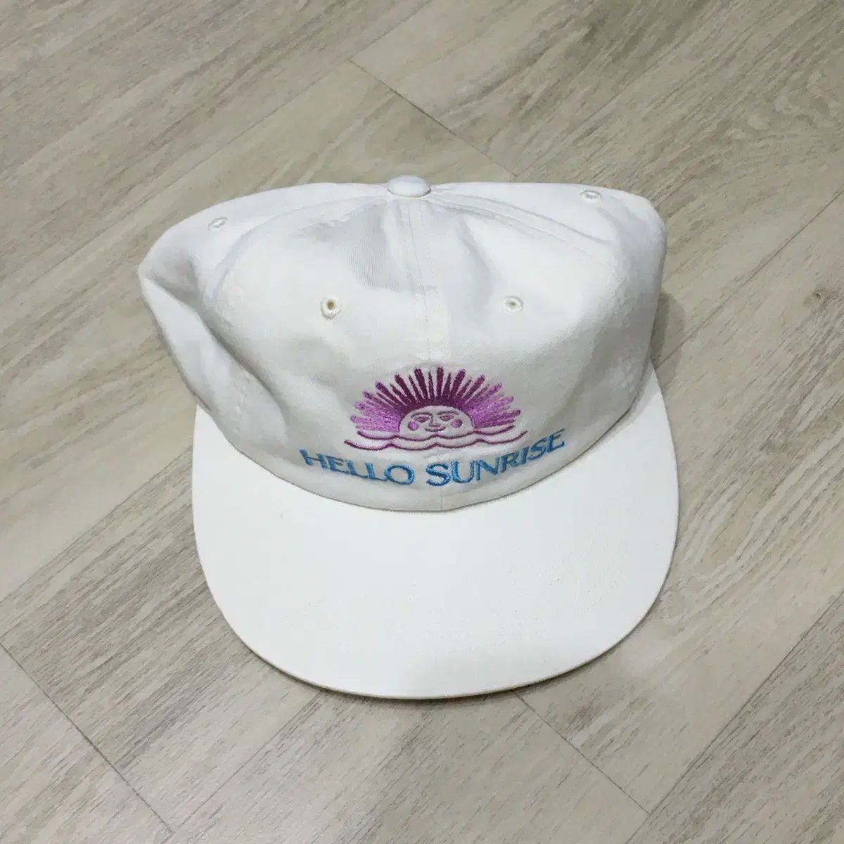 新品 HELLO SUNRISE X Huxley コラボ キャップ アイボリー