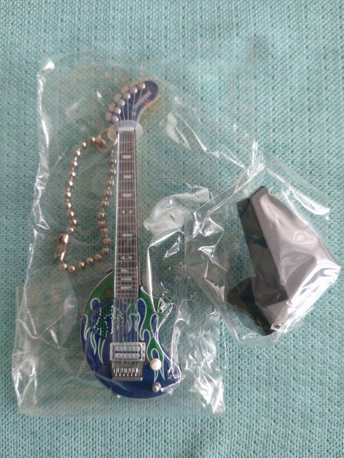 FERNANDES ZO-3ギターマスコット【未使用】ファイヤーグリーン⑤ ☆1