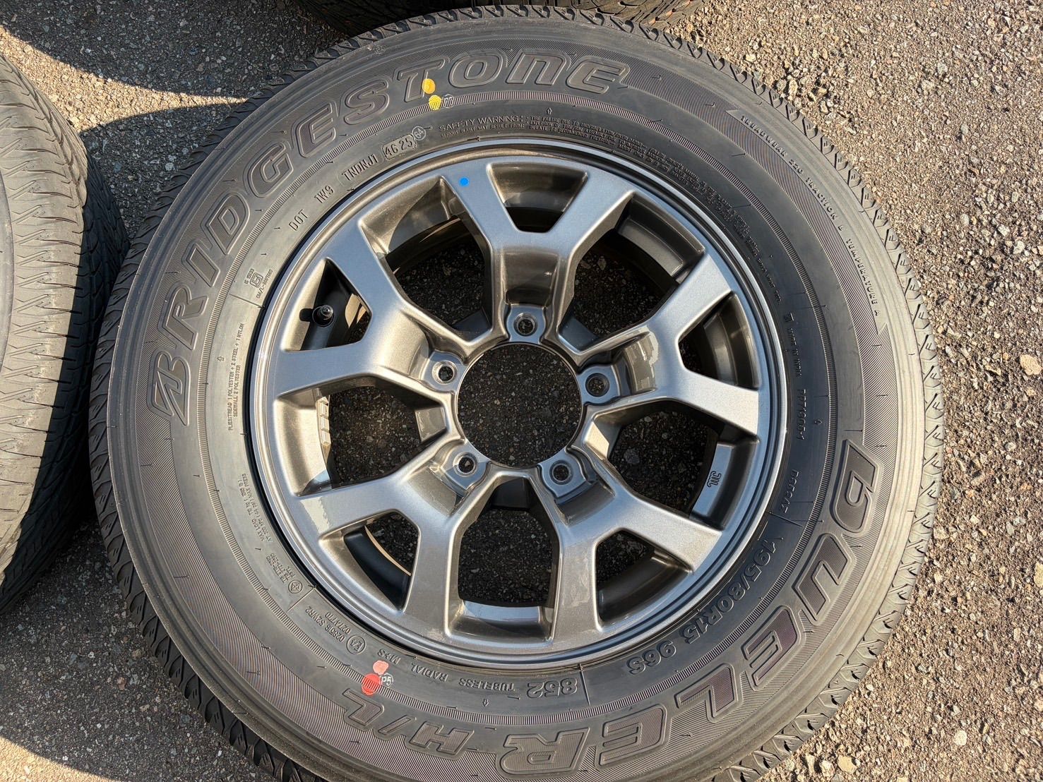 ジムニーノマドJC74 純正タイヤホイール4本セット 195/80R15 2025年 46