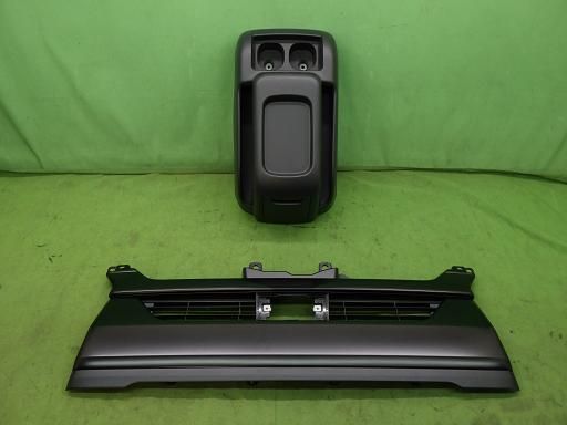 【中古】ハイエース 純正 フロントグリル コンソールボックス 19,959円