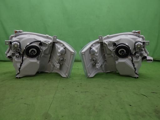中古】Koito 26-137 ハイエース 純正 ヘッドライト左右 - メルカリ 中古】Koito 26-137 ハイエース 純正 ヘッドライト左右 - メルカリ