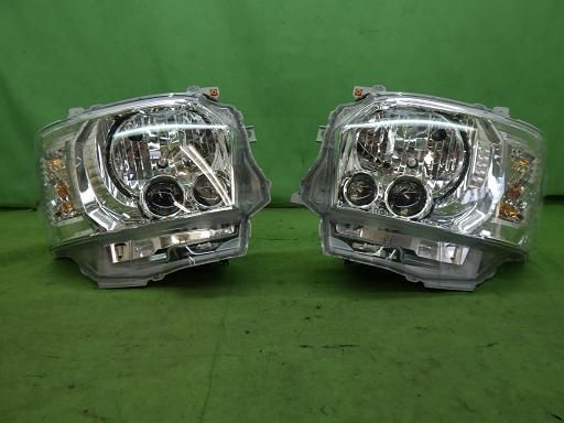 中古】Koito 26-137 ハイエース 純正 ヘッドライト左右 - メルカリ