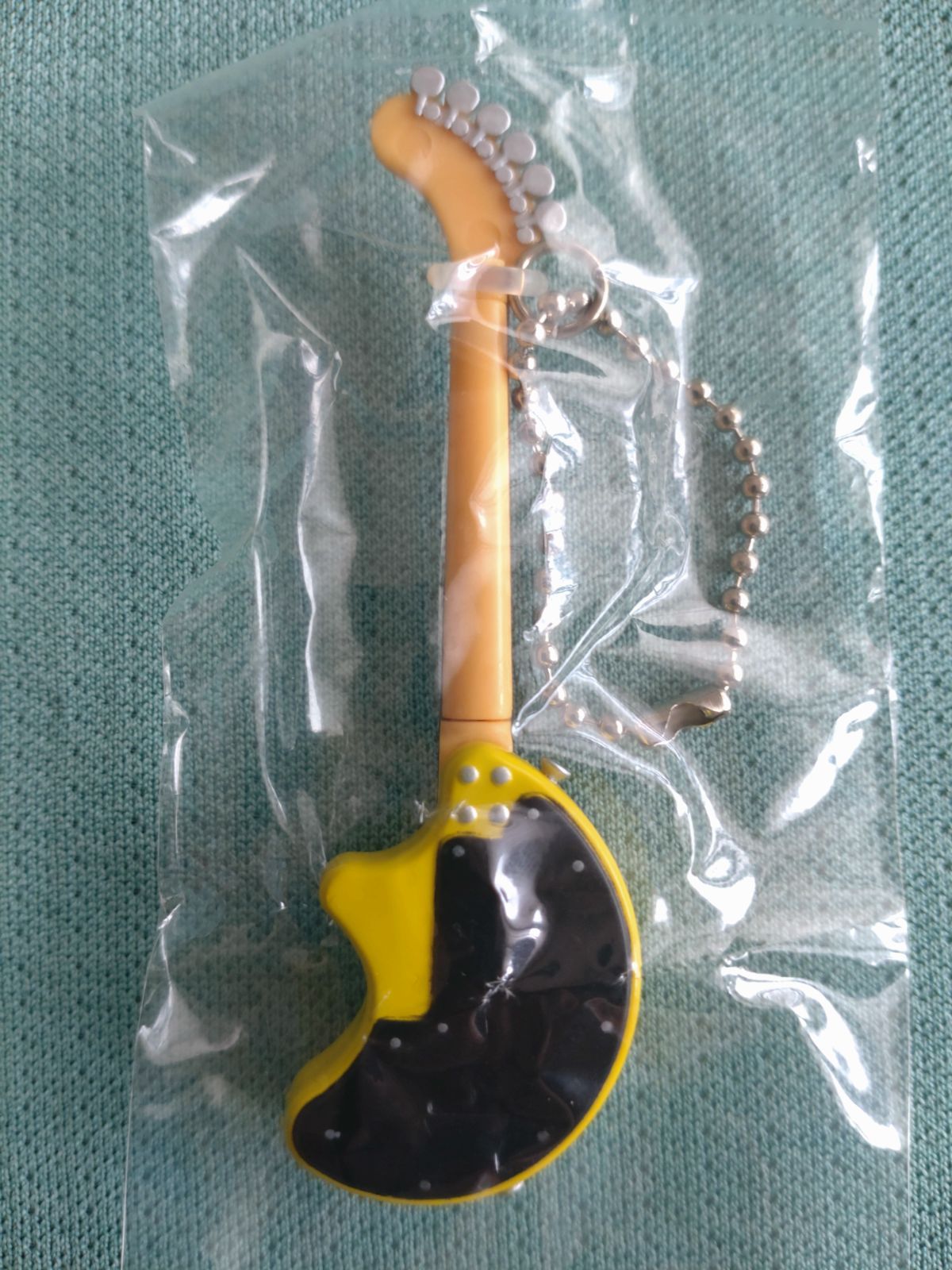 FERNANDES ZO-3ギターマスコット【未使用】イエロー③ ☆1/12スケール