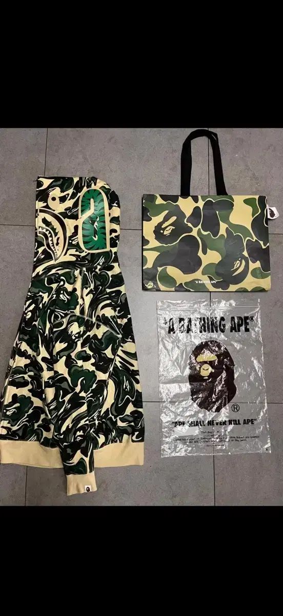 A BATHING APE アベイシングエイプ グリーン マーベル カモフラージュ シャーク ジップアップ