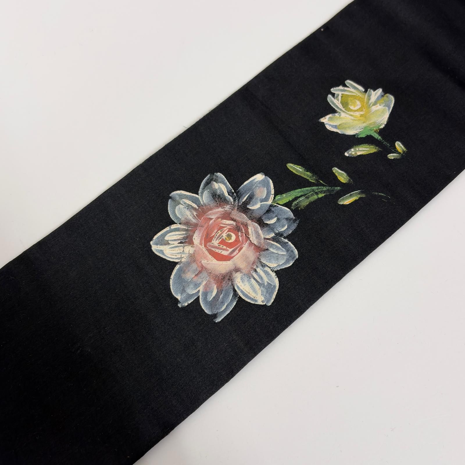 名古屋帯】花模様 黒地 刺繍 繻子地 長尺 正絹 カジュアル