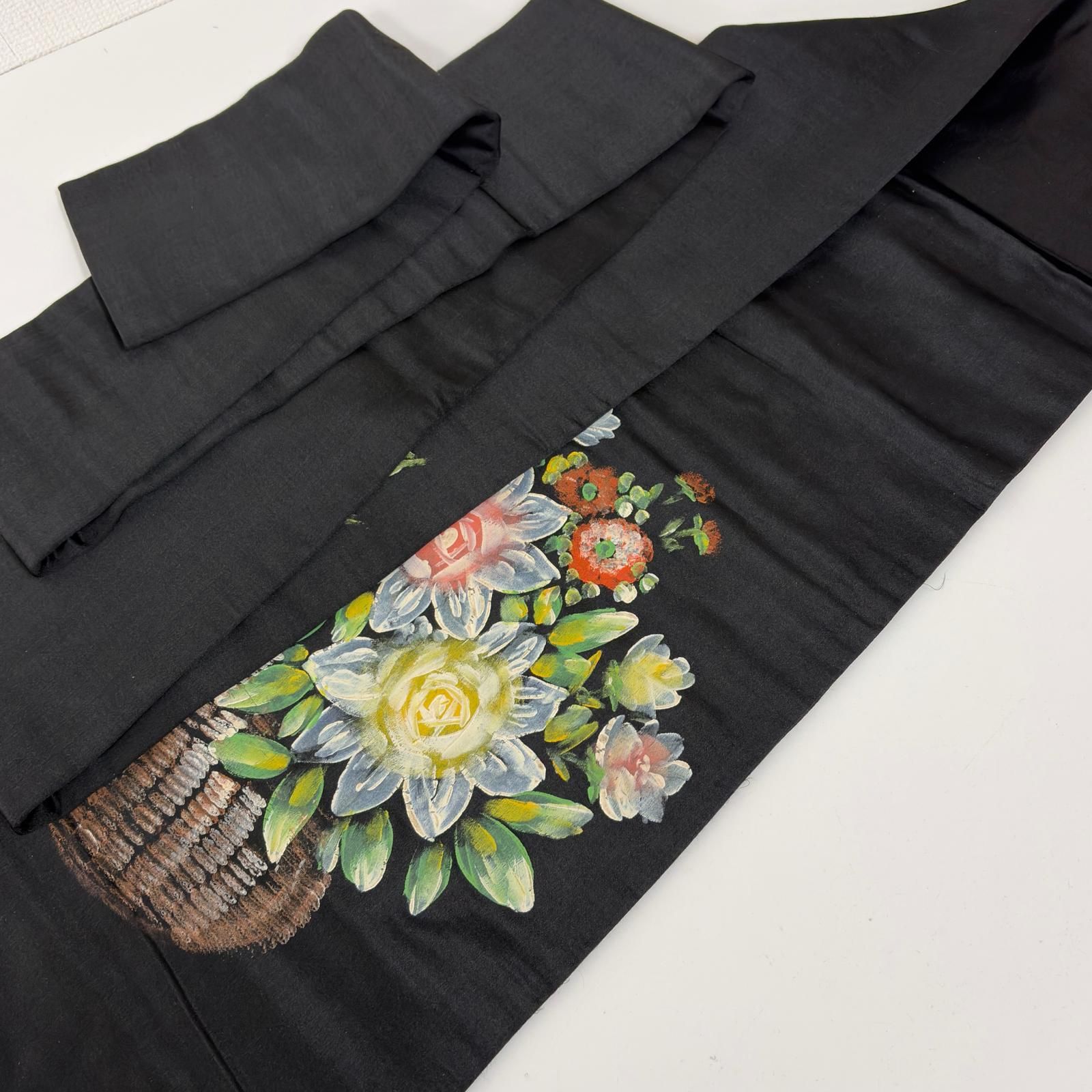 名古屋帯】花模様 黒地 刺繍 繻子地 長尺 正絹 カジュアル