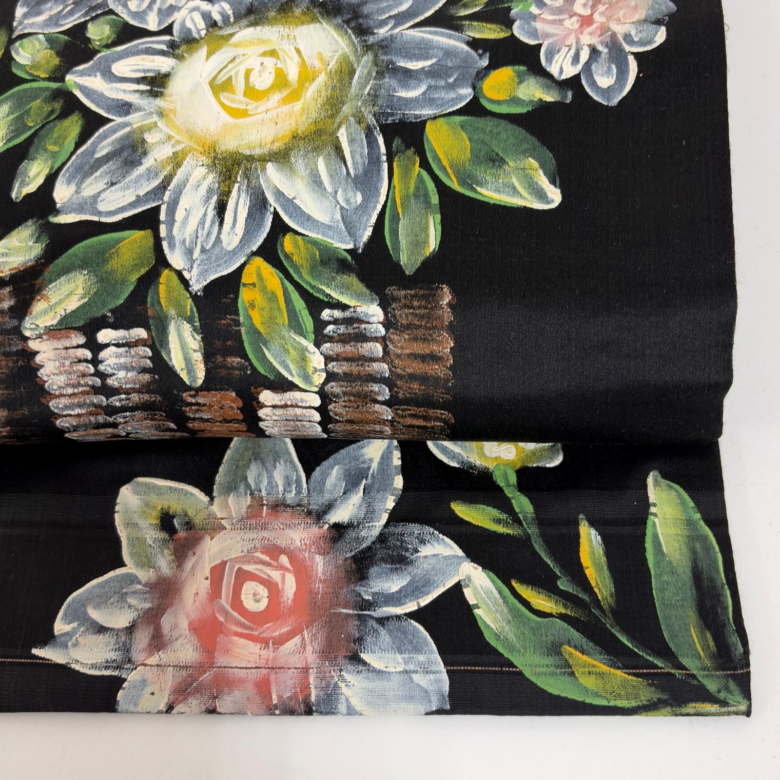 【名古屋帯】花模様　黒地 刺繍　繻子地　長尺　正絹　カジュアル　アンティーク 名古屋帯】花模様 黒地 刺繍 繻子地 長尺 正絹 カジュアル