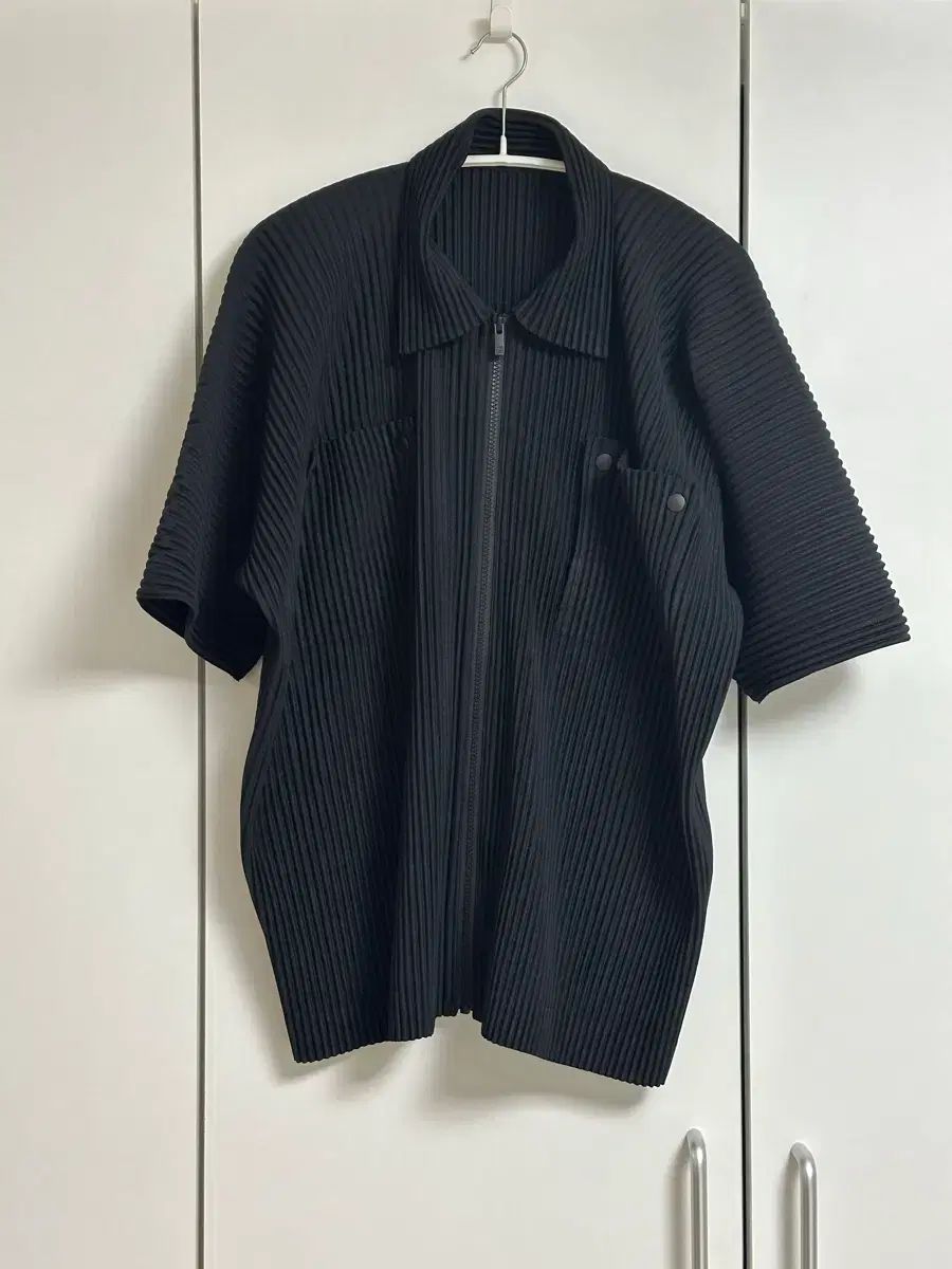 HOMME PLISSÉ フリップポケット シャツ ブラック 3サイズ