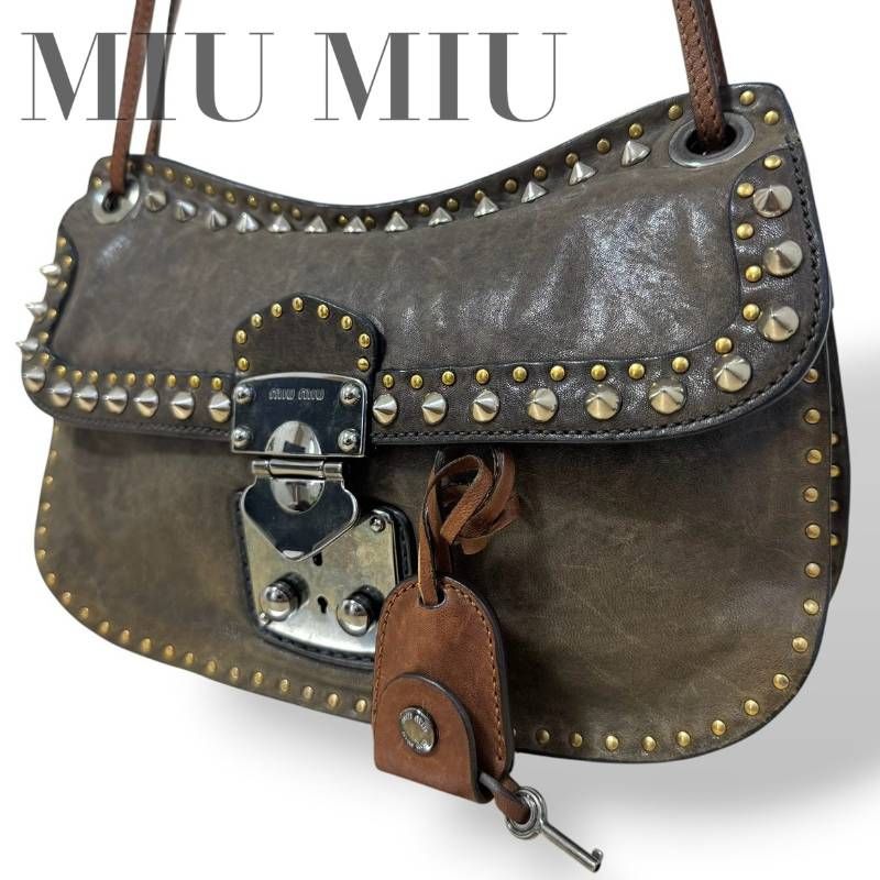 希少☆MIUMIU ミュウミュウ☆ショルダーバッグ スタッズ 鍵付き 肩がけ 