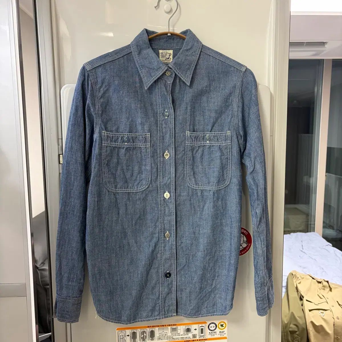 オアスロウ マルチボタン シャンブレー シャツ 出品 (1サイズ)