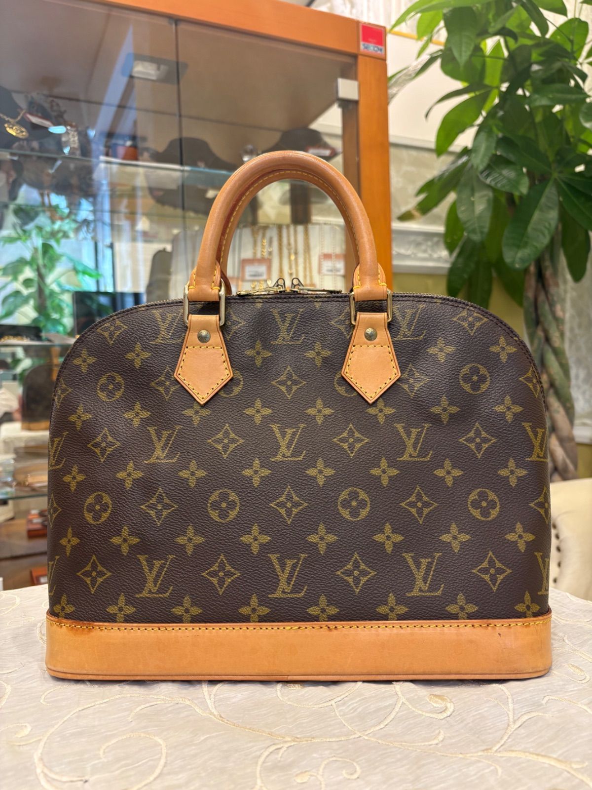 LOUIS VUITTON（ルイ・ヴィトン） モノグラム • モデル: アルマ