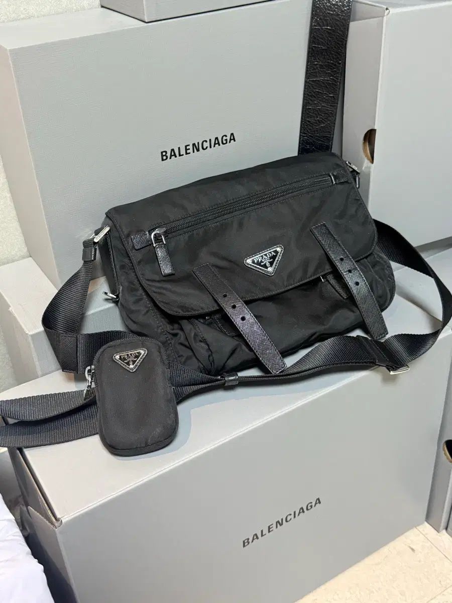 PRADA メッセンジャーバッグ