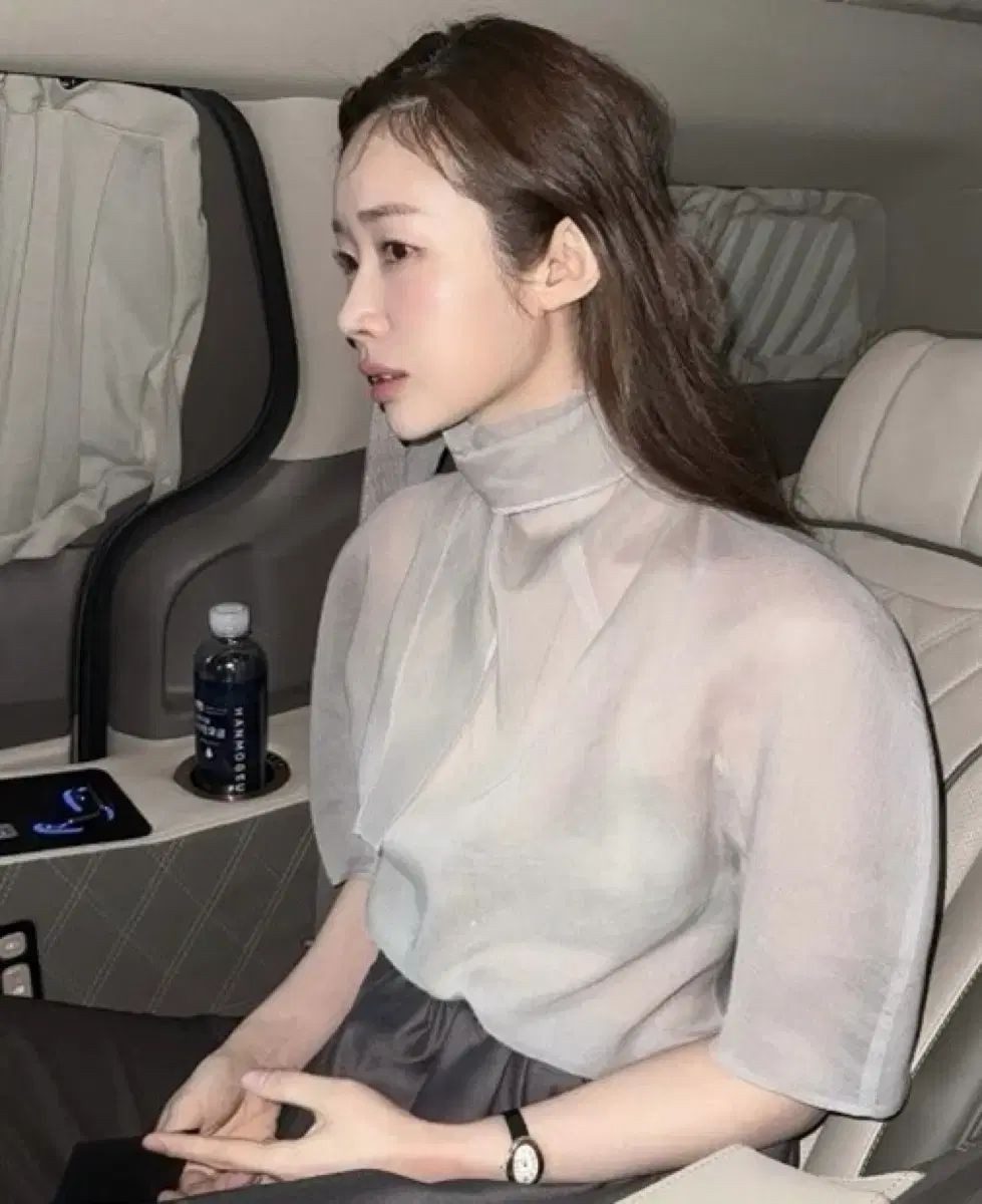 (チャジョンウォン 着用) AMOMENTO ブラウス knotted collar top