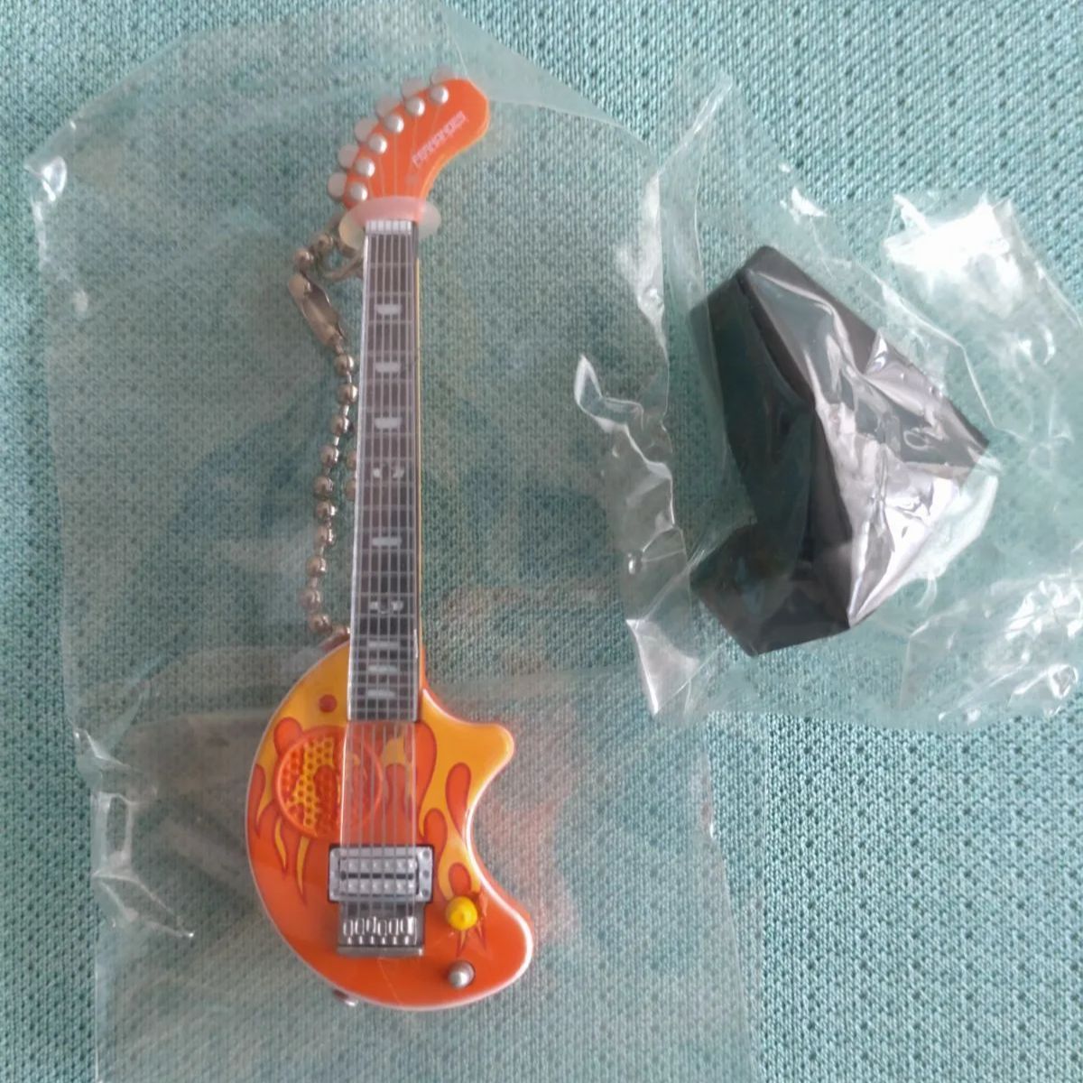 FERNANDES ZO-3ギターマスコット【未使用】ファイヤーイエロー⑥ ☆1