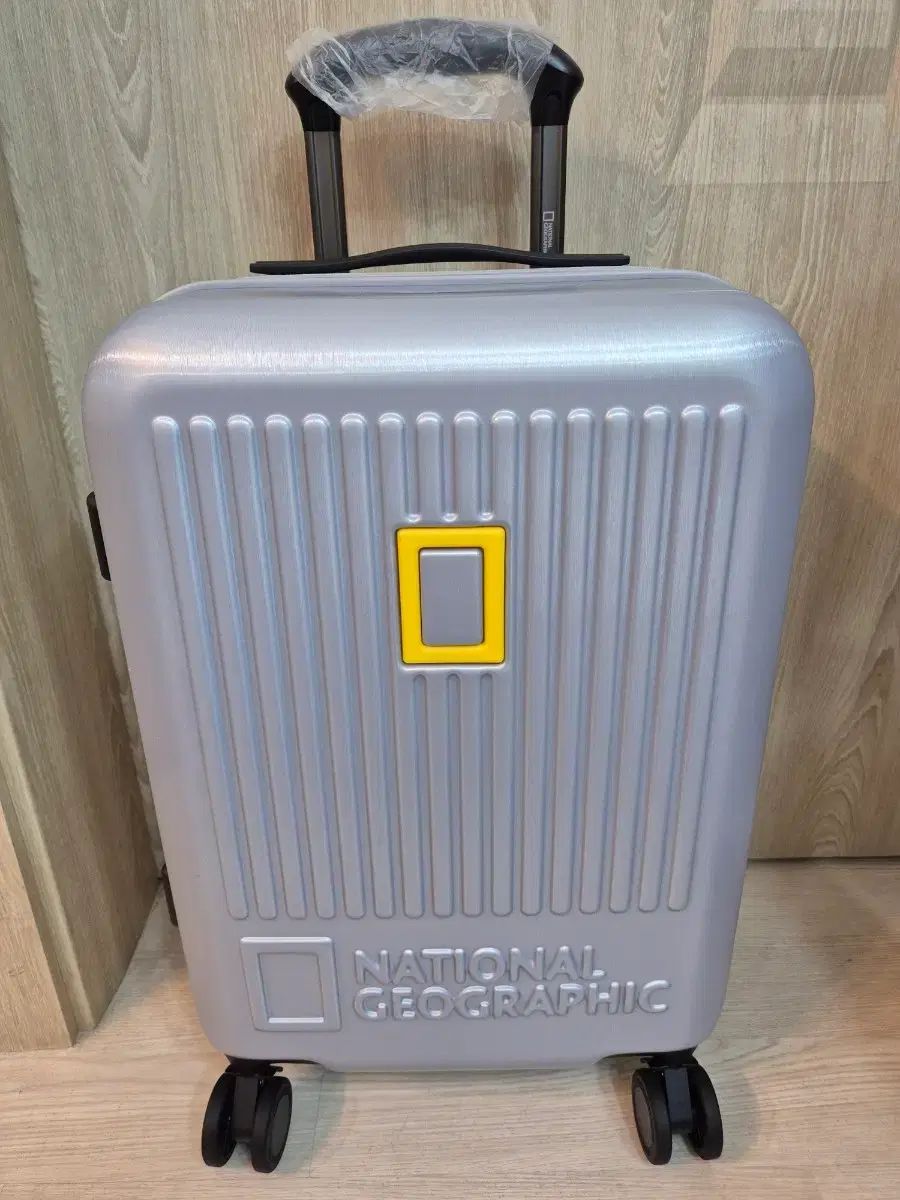 ナショナルジオグラフィック キャリアー 拡張型 20インチ 機内用 新品