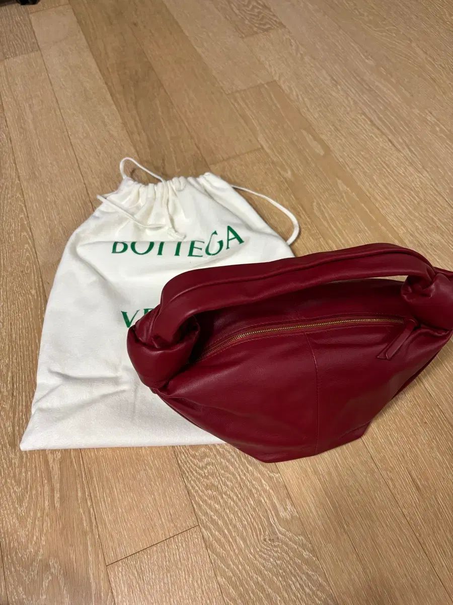 ボッテガ ダブルノット ダークレッド 出品