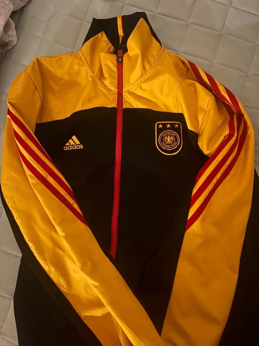 レア adidas アディダス ウィンドブレーカー 105
