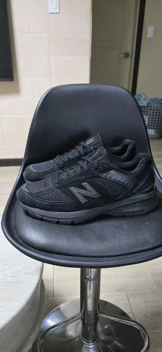 ニューバランス 990v5 オールブラック スニーカー 255