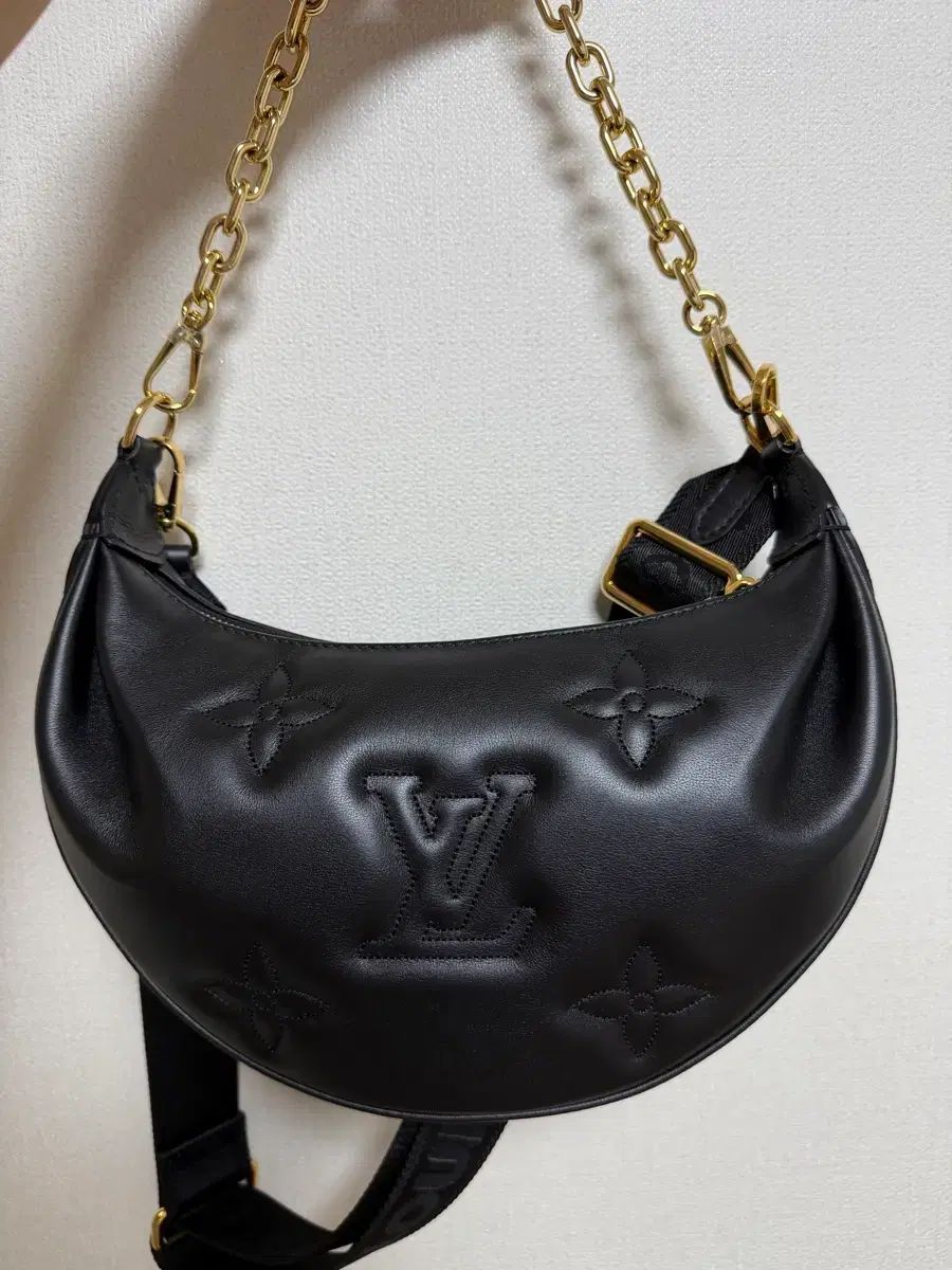 Louis Vuitton ルイヴィトン オーバ ザ ムーン
